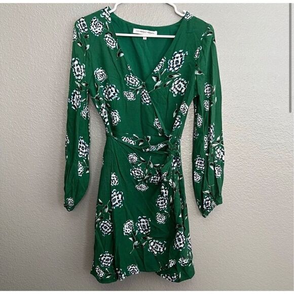 Cashmere and Cupcakes 4 green floral wrap long sleeve mini dress - Picture 2 of 7
